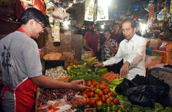  Blusukan Ke Pasar, Jokowi : Harga Beras Sangat Stabil