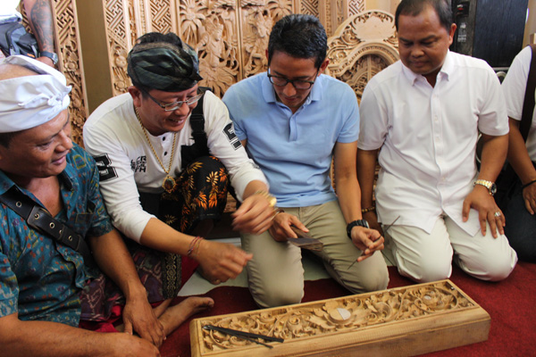  Bagi-Bagi Obat Masuk Angin di Gianyar, Sandi: Ini Simbol Solusi Prabowo-Sandi untuk Rakyat