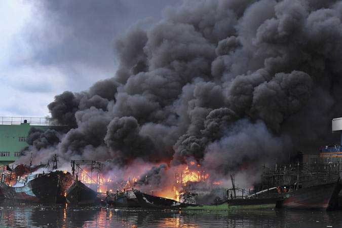  Kapal Terbakar di Muara Baru: 18 Kapal Ludes Terbakar