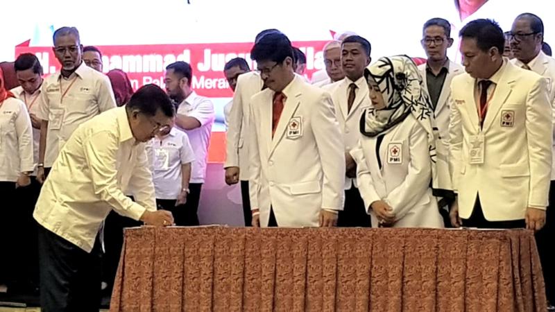  Jusuf Kalla Lantik Pengurus PMI Sulsel, Sulbar, dan Sulteng