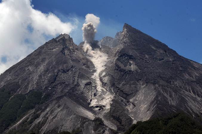  Ada Guguran Awan Panas Kecil Gunung Merapi