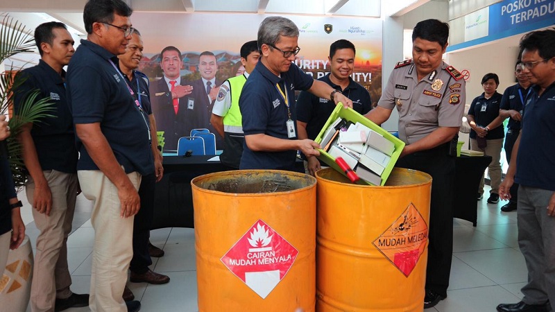  Komitmen terhadap Program Keamanan Penerbangan Nasional, Manajemen Bandar Udara Internasional I Gusti Ngurah Rai Musnahkan Prohibited Items Sitaan