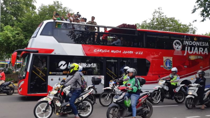  Timnas Indonesia U-22 Diarak Menuju Istana Negara 