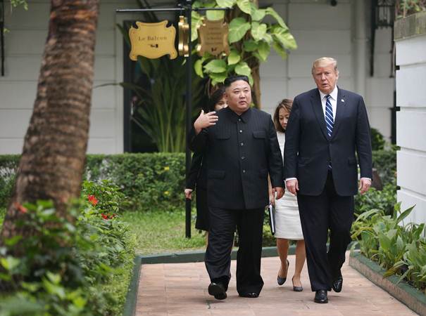  Trump dan Kim Jong-un Mulai Perundingan Denuklirisasi di Hanoi