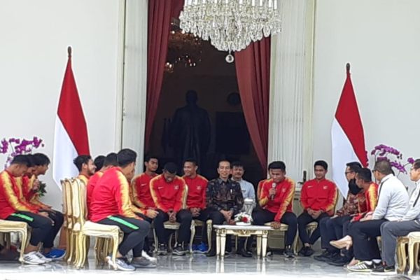 Pemain Tim Nasional Indonesia U-22 saat bertemu langsung dengan Presiden Joko Widodo./Bisnis-Amanda K. Wardhani