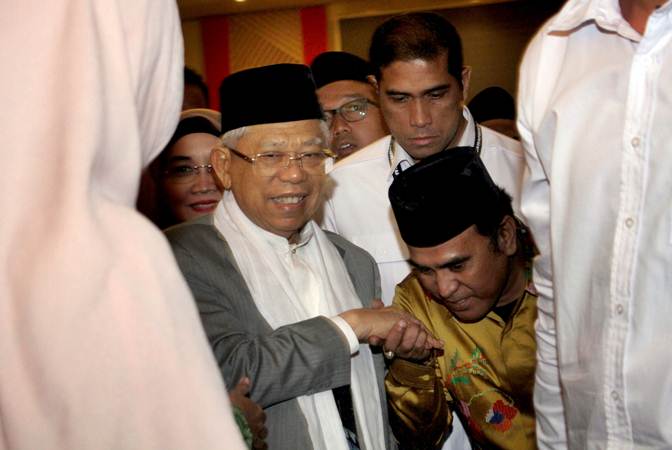  Cari Berkah, Kiai Ma\'ruf Ziarah ke Makam Syekh Quro