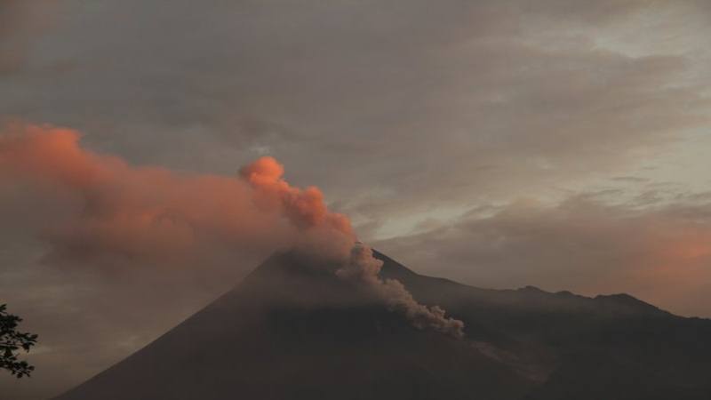  Lagi, Gunung Merapi Luncurkan Awan Panas Guguran