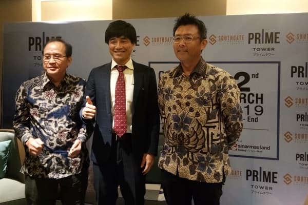 Kiri ke kanan: Stevanus Hartono (Division Head Commercial Sinar Mas Land), Koji Haruyama (Vice President PT. Keikyu Itomas Indonesia) dan Osamu Funaki (President Director PT. Itochu) dalam Press Conference Opening Show Unit Prime Tower, Southgate Residence di Jakarta Selatan (2/3/2019).  