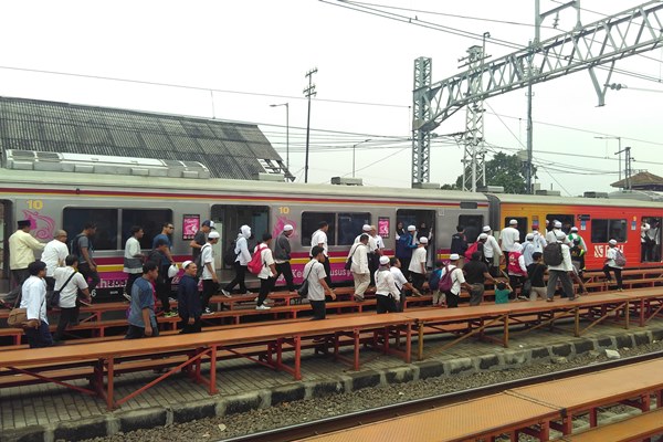 Suasana lalu lintas di depan Istana Negara Jl Merdeka Utara menjelang aksi unjuk rasa menuntut proses hukum terhadap Gubernur DKI Jakarta Basuki Tjahaja Purnama alias Ahok yang dianggap menistakan agama di Jakarta, Kamis (3/11/2016)./Bisnis-Nurul Hidayat