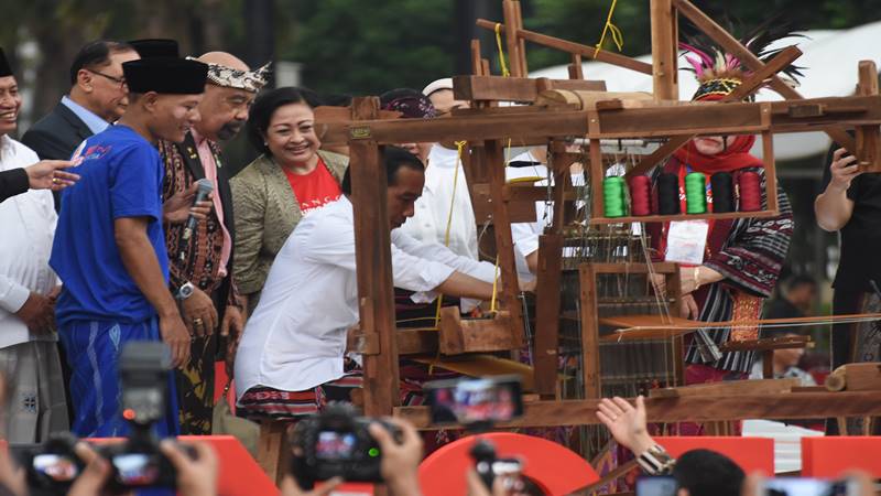 Jokowi Bakal  Canangkan Pemakaian Sarung Sekali Sebulan