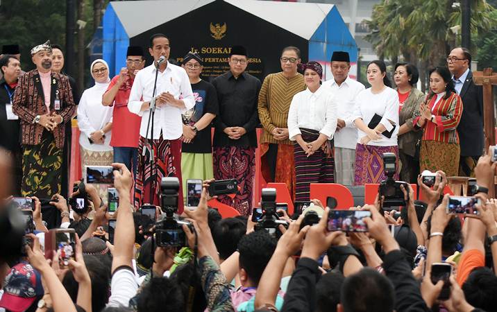  Presiden Jokowi Hadiri Festival Sarung Indonesia 2019