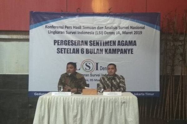  Survei LSI Denny JA: Muslim Moderat Dukung Jokowi-Ma\'ruf, Konservatif Pilih Prabowo-Sandi