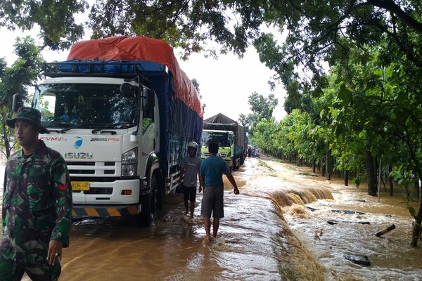  Banjir Landa Madiun, Jalur Ngawi-Caruban Ditutup untuk Truk Besar