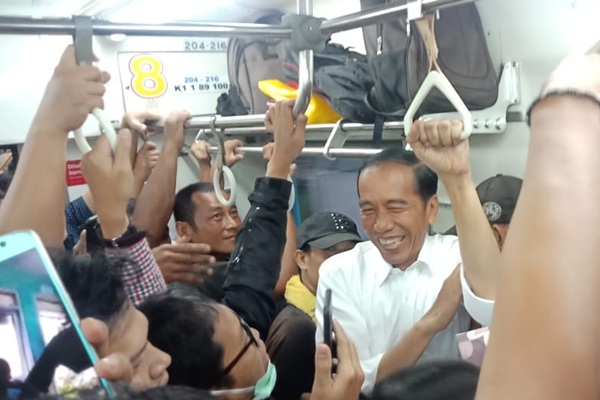  Jokowi Pulang Ke Bogor Naik KRL, Begini Kondisi Presiden Bersama Penumpang Lainnya