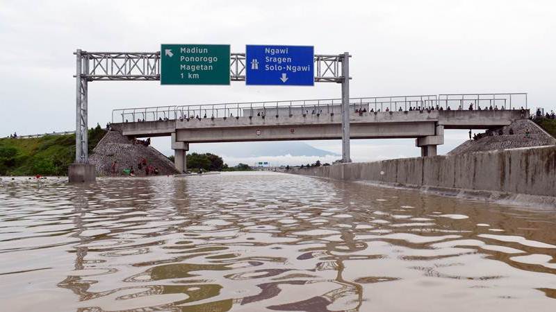  Jalan Tol Trans Jawa Ruas Ngawi-Kertosono Terendam Banjir