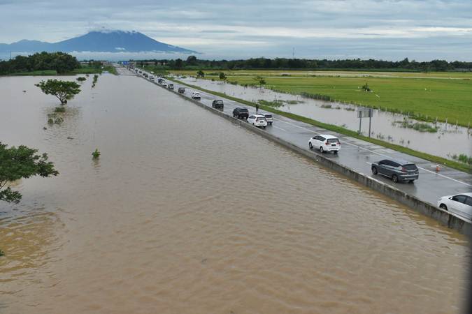  Banjir Ganggu Jalur Arteri Madiun-Surabaya