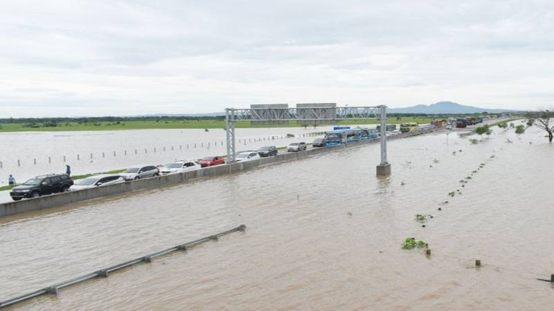  Banjir di Ruas Tol Ngawi-Kertosono Mulai surut