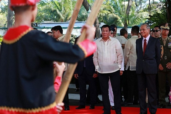  Mahathir Peringatkan Filipina Soal Jebakan Utang China