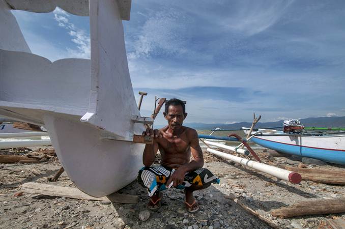  Nelayan Korban Tsunami Terima Bantuan Perahu