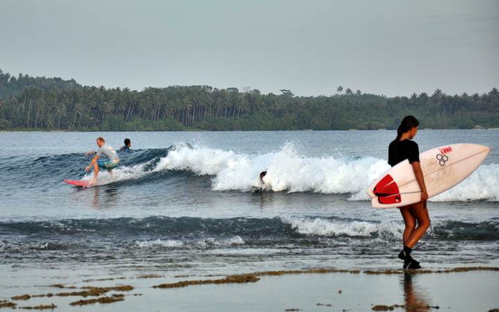  Salah Satu Wisata Berselancar Terbaik di Dunia Ada di Nias Selatan