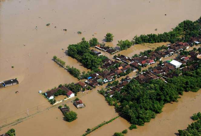  Banjir Jawa Timur: Khofifah Kerahkan Organisasi Perangkat Daerah
