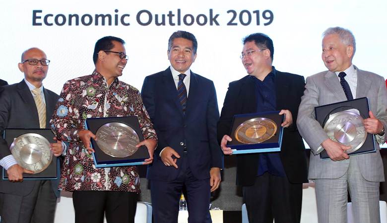  Maybank Gelar Macro Economic Outlook 2019