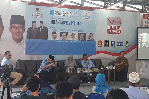 Koordinator Juru Debat Badan Pemenangan Nasional (BPN) Ledia Hanifa Amaliah(tengah) saat diskusi Tolak Money Politics di Jakarta, Selasa (12/3/2019)./Bisnis-Jaffry Prabu Prakoso