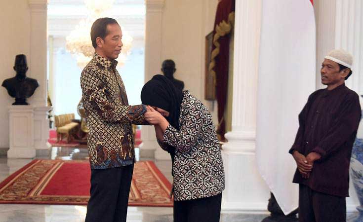  Jumpa Jokowi, Siti Aisyah Diminta Tenangkan Diri di Rumah