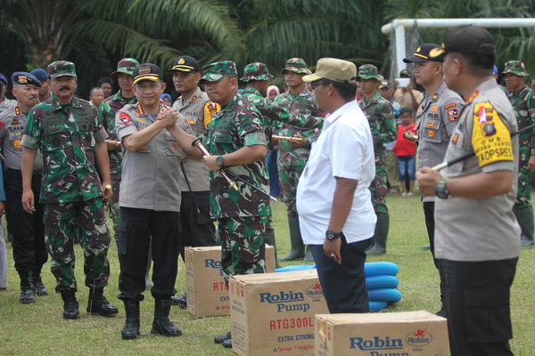  Panglima TNI dan Kapolri Orasi Kebangsaan di Padang