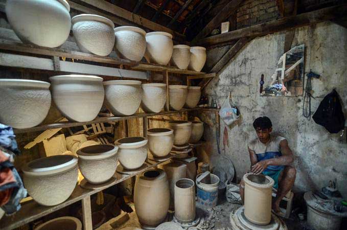  Industri Keramik : Kapasitas Nomor 4, Utilitas Peringkat 9
