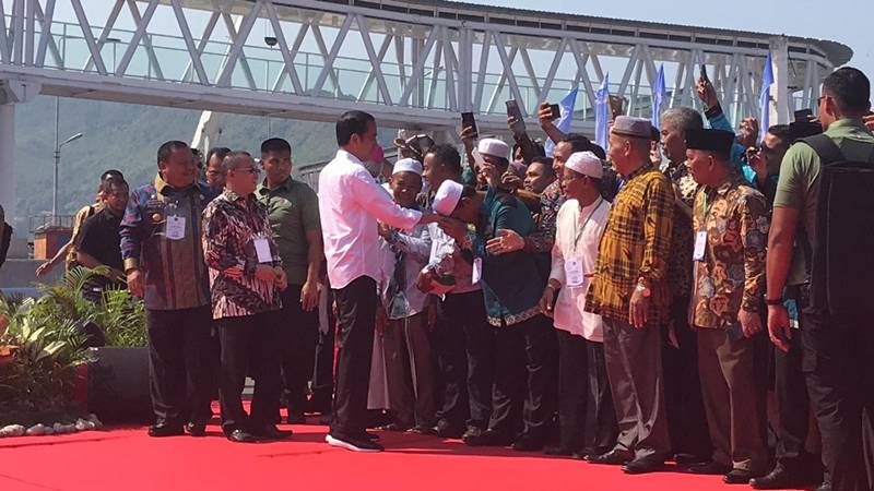  Saat Presiden Jokowi \'Ditodong\' Perpanjang Runway Bandara di Sibolga