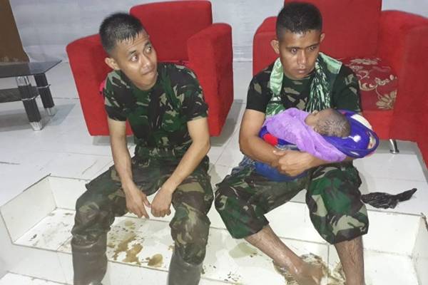  Terjepit Reruntuhan Kayu, Bayi Korban Banjir Sentani Berhasil Diselamatkan