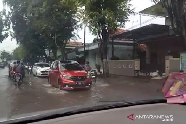  Jalur Penghubung Antarkabupaten di Madura Terendam Banjir