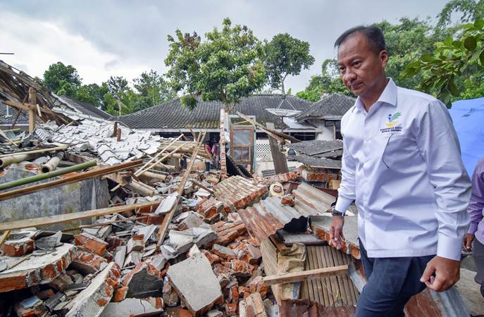  Mensos Agus Gumiwang Kartasasmita Tinjau Lokasi Gempa Lombok Timur
