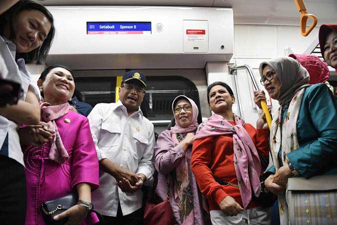  Saat Jam Sibuk, MRT Jakarta Sediakan Gerbong Khusus Perempuan