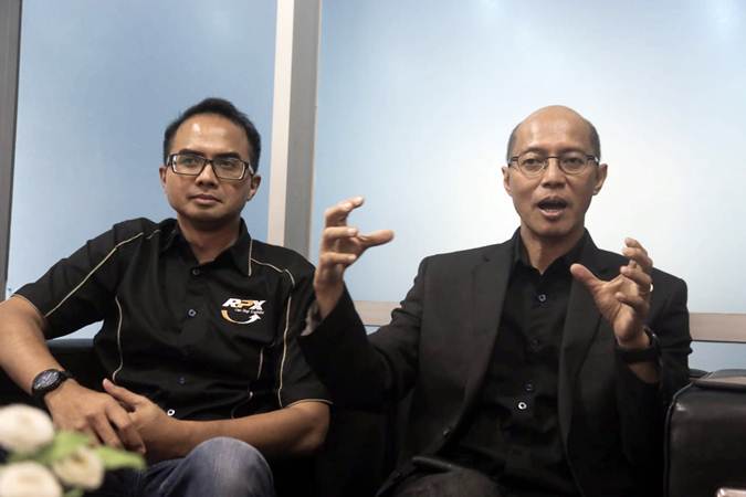 Vice President RPX Express Eko Marhendro Nugroho (kanan) dan VP One Stop Logistics M. Noor Ikrar berbincang bersama redaksi, saat berkunjung ke kantor Bisnis Indonesia, di Jakarta, Kamis (21/3/2019)./Bisnis-Felix Jody Kinarwan