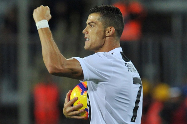  Gestur Selebrasi Gol Cristiano Ronaldo Berbuah Denda Rp321 Juta