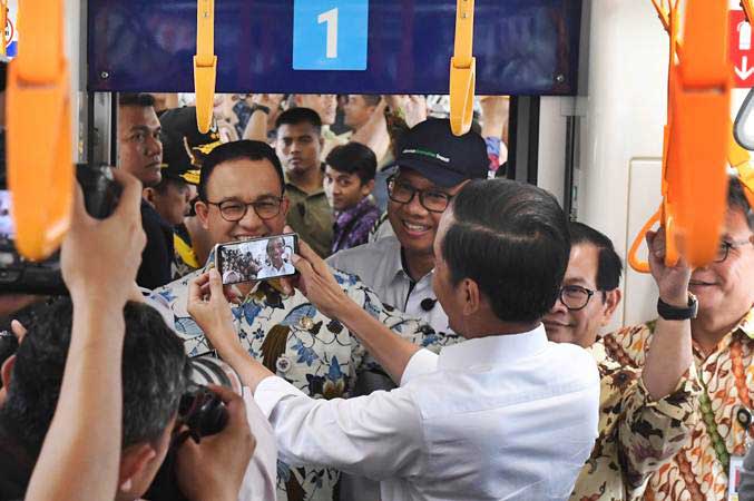  Menhub : Jangan Makan Minum, Gelantungan, Bicara, Main Ponsel di Dalam MRT