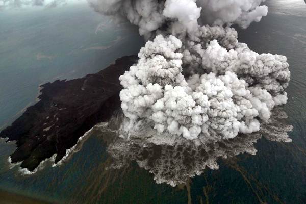  Status Anak Krakatau Diturunkan ke Level Waspada 