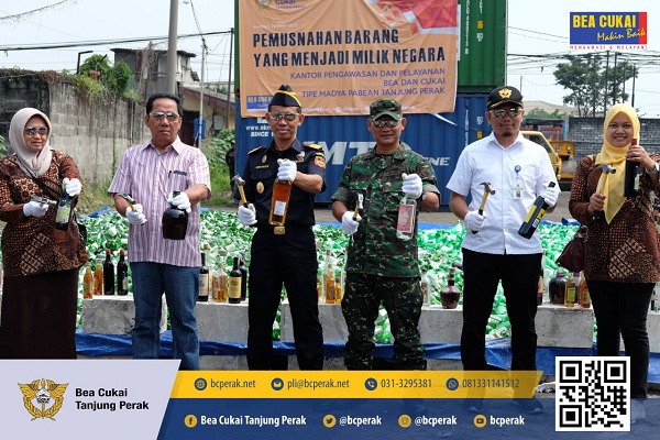  Tindak Tegas Para Pelanggar, Bea Cukai Tanjung Perak Musnahkan Puluhan Ribu Miras Ilegal