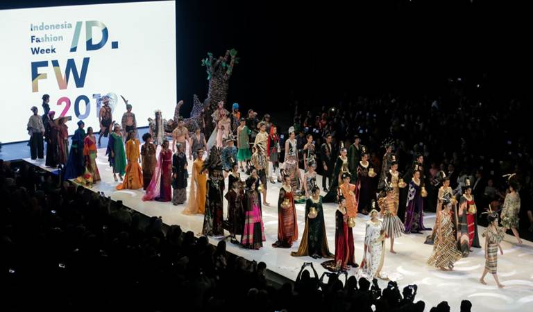  Fesyen Ramah Lingkungan di Indonesia Fashion Week 2019