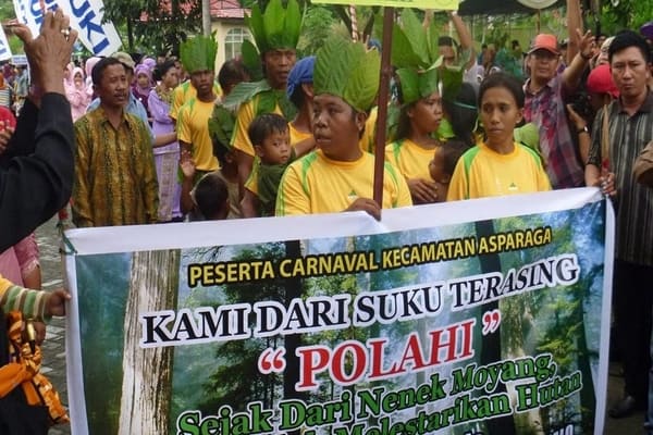  Saat Warga Suku Terasing Ingin Bersekolah