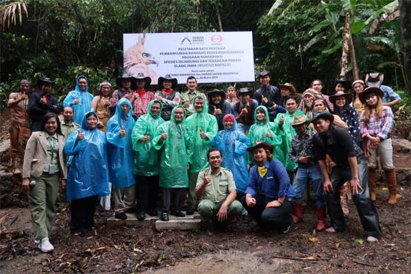  Hino Indonesia Gandeng TSI Konservasi Elang Jawa