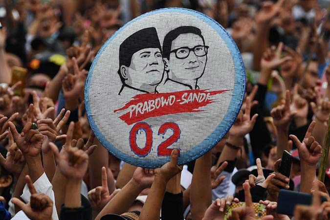 Para pendukung mengikuti kampanye terbuka Calon Presiden nomor urut 02 Prabowo Subianto di kawasan Stadion Pakansari, Cibinong, Bogor, Jawa Barat, Jumat (29/3/2019).ANTARA-Sigid Kurniawan