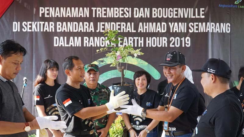  Sadari Pentingnya Kelestarian Alam, Bandar Udara Internasional Juanda Gelar Aksi 555 Tanam Bibit Pohon Mangrove