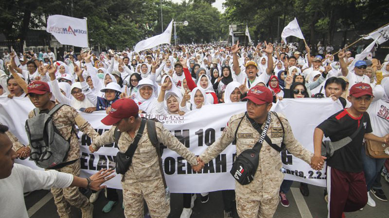  Puluhan Ribu Pendukung Prabowo - Sandi Padati Palembang