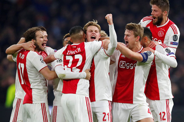  Hasil Liga Belanda : Ajax Hajar PSV, Feyenoord Kalah Lagi