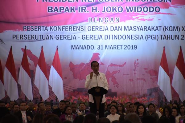  Kunjungi KGM X PGI, Jokowi Ajak Jemaat Gunakan Hak Pilih