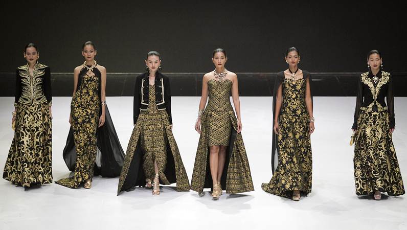  Koleksi Busana Penutupan Indonesia Fashion Week 2019