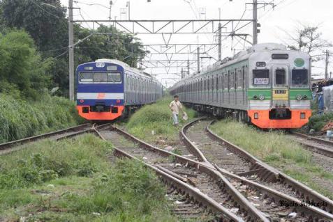 Gangguan KRL Bekasi, Ada Rel Patah Antara Stasiun Cakung - Bekasi